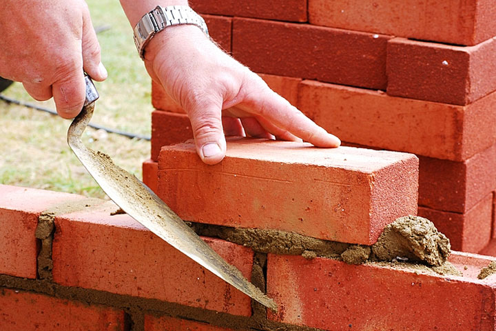 bricklayer-720.jpg